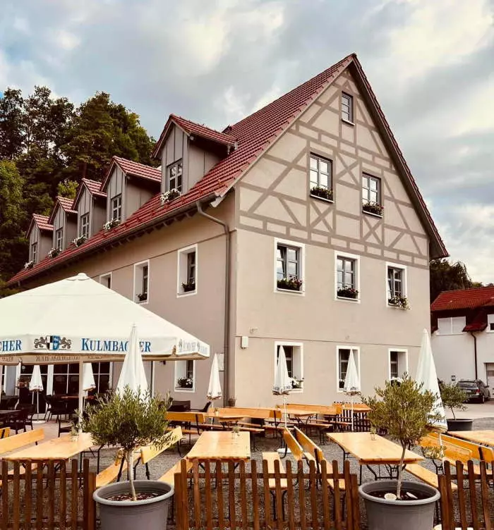 Weinbrücke im Biergarten